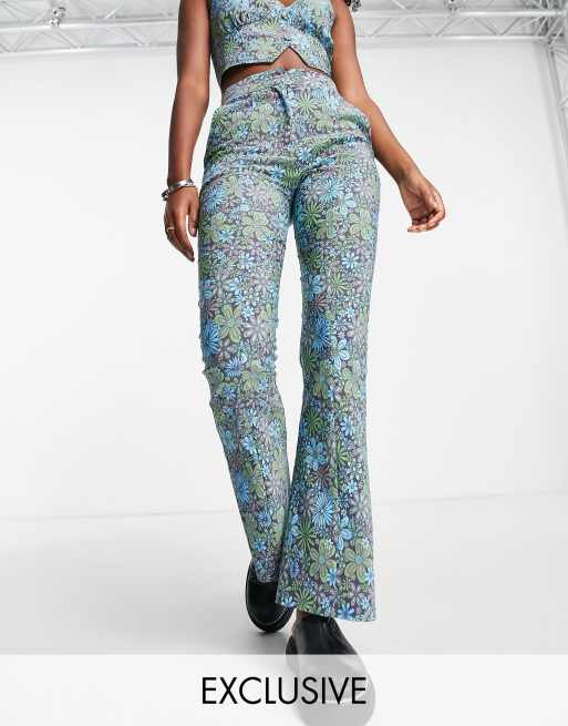 Reclaimed Vintage Inspired – Spodnie z dopasowanymi nogawkami w kwiaty