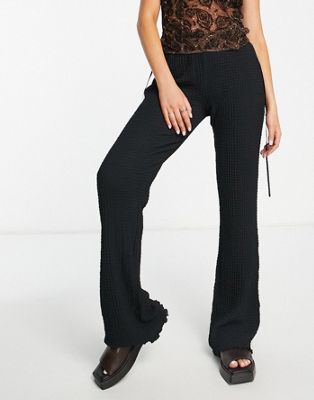 Reclaimed Vintage inspired straight leg plisse trousers in black - ASOS Price Checker