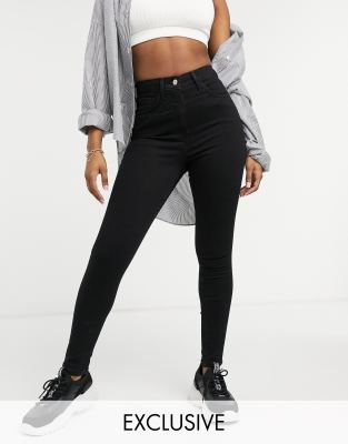 Reclaimed Vintage – Inspired – Supereng geschnittene Jeans mit hoher Taille in Schwarz