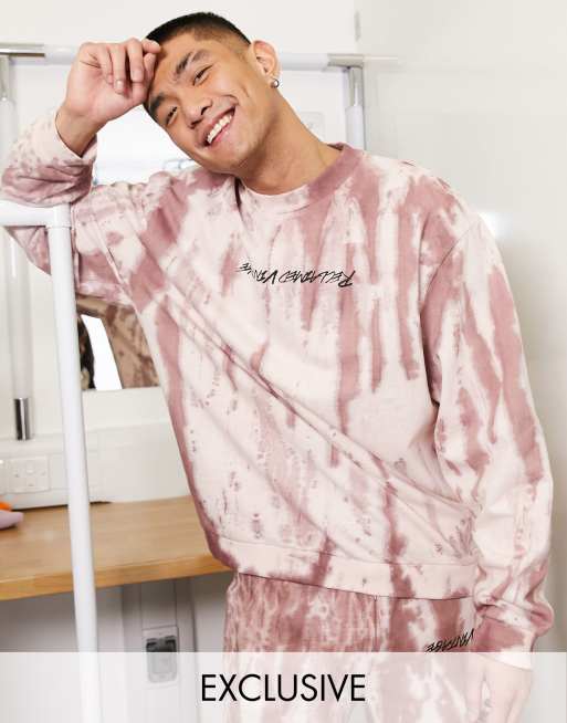 Reclaimed Vintage – Inspired – Sweatshirt mit Batik-Optik und Logo in Rostrot