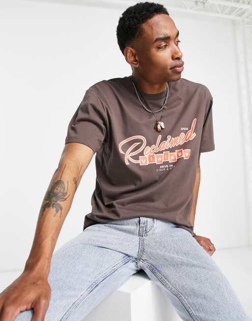 Reclaimed Vintage Inspired - T-shirt marrone con stampa del logo stile rodeo