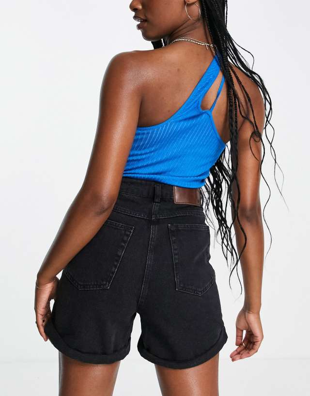 Reclaimed Vintage Inspired the ' 77 mom short in washed black denim TB9738