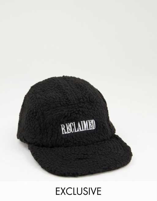 Reclaimed Vintage Inspired – Unisex-Kappe aus 5 Bahnen Teddyfell in Schwarz mit Logo