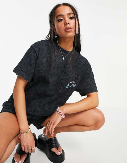 Reclaimed Vintage inspired unisex t-shirt in black with whale back print, 3 of 4