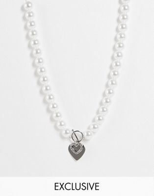 Reclaimed Vintage inspired unisex ultimate y2k necklace with faux pearls and heart in silver