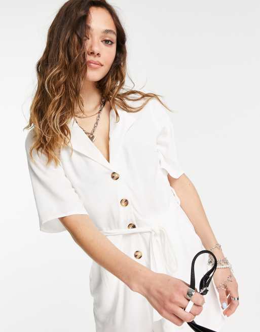 Reclaimed Vintage Inspired – Vit playsuit med skärp och spräckliga knappar, 3 av 4
