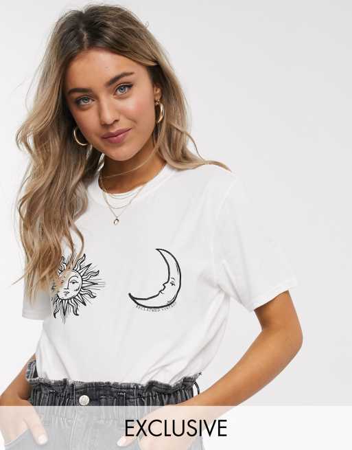 Reclaimed Vintage Inspired – Vit topp med sol- och måntryck framtill
