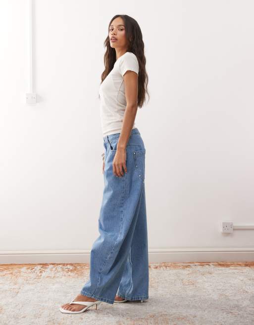 Reclaimed Vintage - Jeans bombati lavaggio blu medio con borchie, 2 di 5