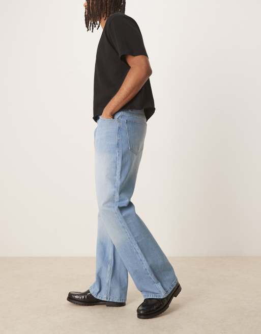 Reclaimed Vintage - Jeans bootcut comodi a zampa lavaggio blu chiaro candeggiato, 2 di 5