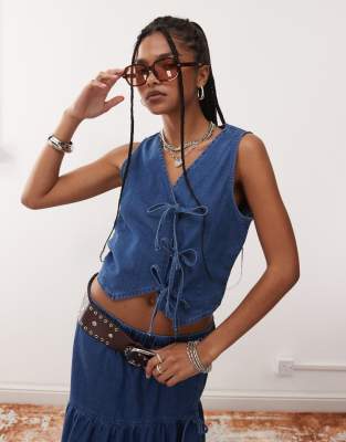 Reclaimed Vintage - Jeans-Trägertop mit Bindedetails, Kombiteil-Blau