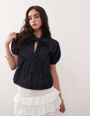 Reclaimed Vintage - Jeansoberteil mit Puffärmeln, Bindebändern am Ausschnitt und heller Indigo-Waschung-Blau