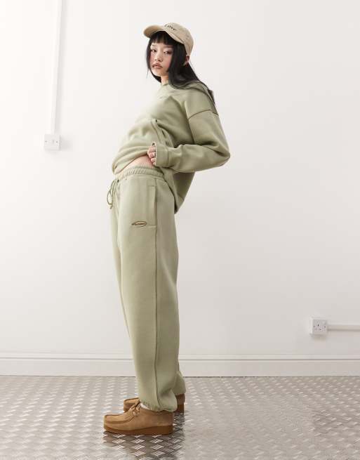 Reclaimed Vintage - Joggingbroek met contrasterende stiksels en ballonpijpen, deel van co-ord set 