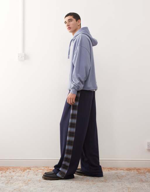 Reclaimed Vintage - Joggingbroek met wijde pijpen en geruite streep aan de zijkant in marineblauw