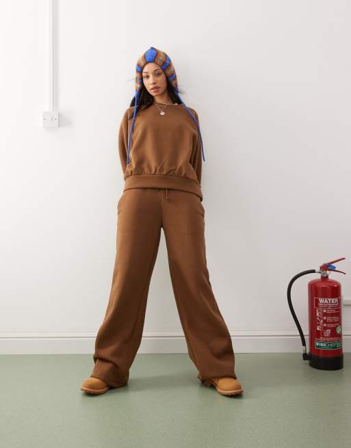 Reclaimed Vintage - Joggingbroek van zware stof met wijde pijpen in bruin, deel van co-ord set