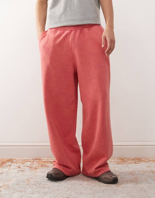 Reclaimed Vintage – Jogginghose aus schwerem Stoff in verwaschenem Rot mit weitem Bein