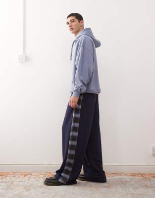 Jogginghose in Marineblau mit weitem Bein und kariertem Seiteneinsatz-Grau Grau L