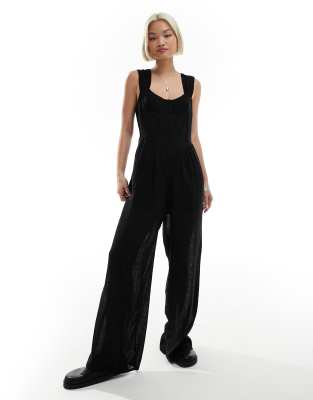 Reclaimed Vintage - Jumpsuit in Schwarz mit Detail im Brustbereich