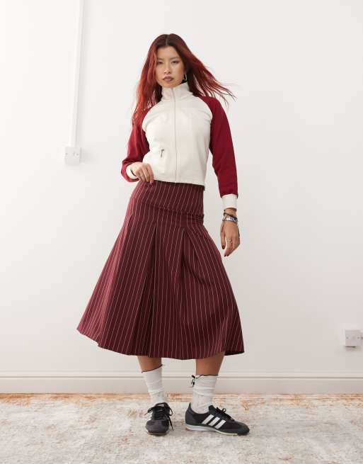 Reclaimed Vintage Jupe plissee mi longue a fines rayures Bordeaux ASOS