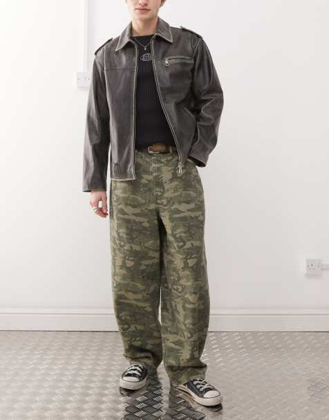 Reclaimed Vintage – Kamouflagemönstrade, baggy jeans med vida ben - view 1