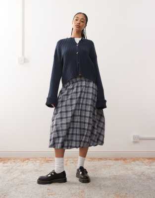 Reclaimed Vintage - Karierter Midirock in Grau und Blau mit Ballonsaum-Bunt