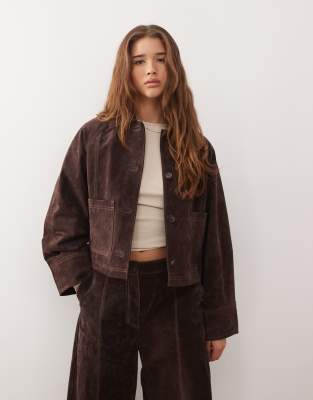 Reclaimed Vintage - Kastige Truckerjacke aus echtem Wildleder in Schokobraun, Kombiteil-Brown