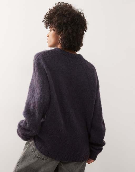 Reclaimed Vintage – Kastiger, angerauter Unisex-Strickpullover in Marineblau mit Rundhalsausschnitt und Logo, 3 von 4