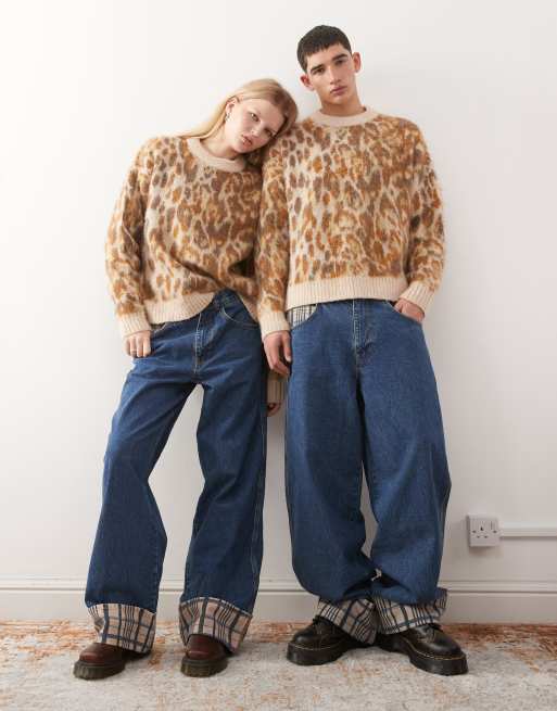 Reclaimed Vintage – Kastiger Unisex-Pullover mit Rundhalsausschnitt und Leopardenmuster, 4 von 4