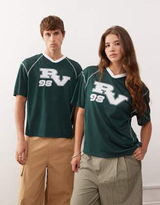 Reclaimed Vintage – Kastiges Fußball-Trikot aus Airtex-Material in Tannengrün im Unisex-Design mit Cropped-Schnitt