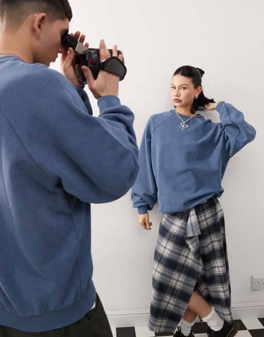 Reclaimed Vintage – Kastiges Unisex-Sweatshirt in verwaschenem Blau