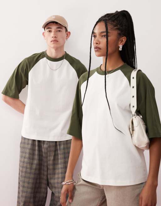 Reclaimed Vintage – Kastiges Unisex-T-Shirt in gebrochenem Weiß mit schmalem, kurzem Schnitt und Raglanärmeln