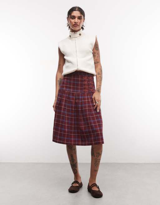 Reclaimed Vintage kilt à brandebourgs à carreaux rouges, 1 de 5