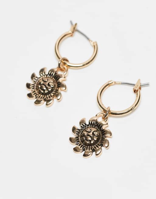 Reclaimed Vintage – Kleine Unisex-Creolen in Goldoptik mit Sonnenschein-Anhänger