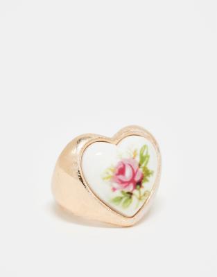 Reclaimed Vintage - Klobiger Ring in Gold mit rosa Rosenmotiv-Goldfarben