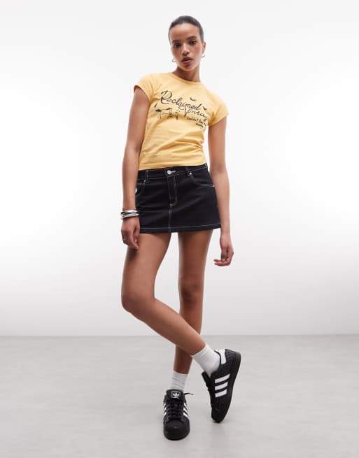 Reclaimed Vintage – Knapp geschnittenes T-Shirt mit Pferde-Print