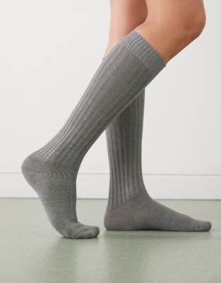 Reclaimed Vintage - Knielange gerippte Baumwollsocken in Grau