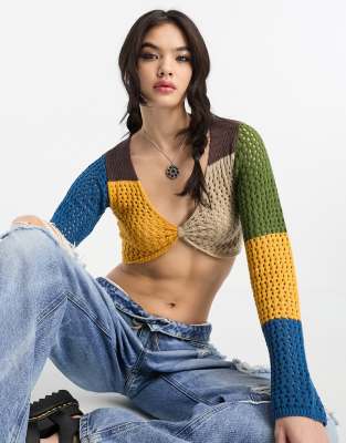 RECLAIMED VINTAGE KNIT TWIST FRONT FESTIVAL CROPPED TOP IN COLOR BLOCK-MULTI 