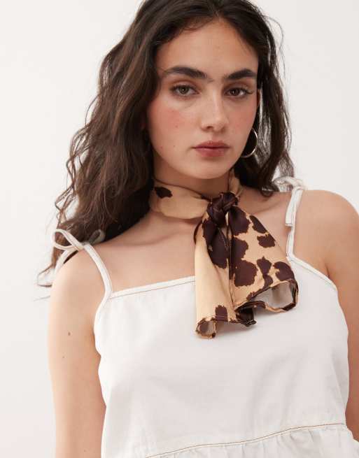 Reclaimed Vintage – Komönstrad bröstnäsduk i satin