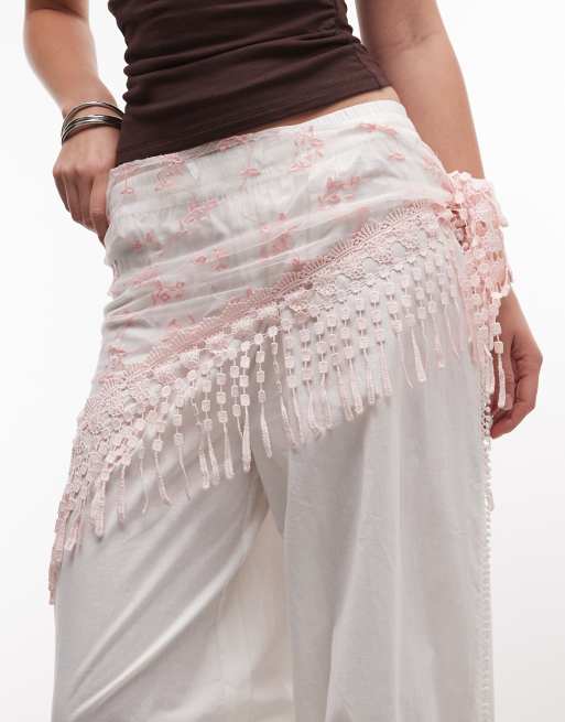 Reclaimed Vintage – Kopf- und Taillentuch aus rosa Spitze mit Blumendetail, 3 von 3