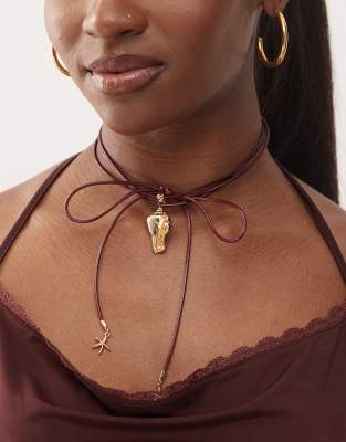 Reclaimed Vintage - Kordel-Wickelkette in Rot mit Muscheln