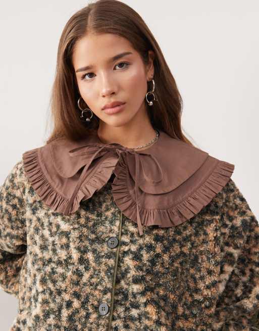 Reclaimed Vintage – Krage i två lager med knytning framtill