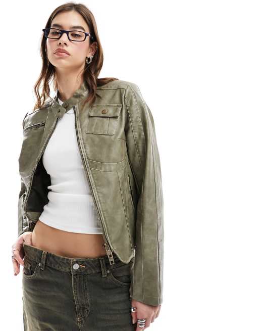  Reclaimed Vintage – Kurtka w motocyklowym stylu z imitacji skóry w kolorze khaki w stylu lat 90. 