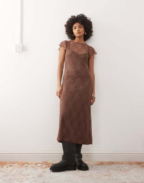 Reclaimed Vintage – Kurzärmliges Spitzen-Midikleid in Schokobraun - view 1