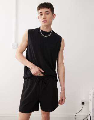 Reclaimed Vintage - Kürzere Shorts aus Jersey in Schwarz