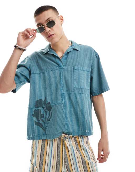 Reclaimed Vintage – Kurzes, kastiges Poloshirt in Blau mit Patchwork-Struktur und Blumenmotiv