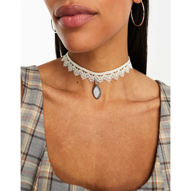 Beige lace choker hotsell