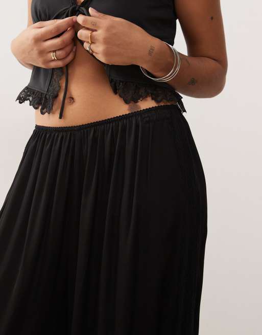Reclaimed Vintage lace side trim satin balloon pants in black, 4 of 5