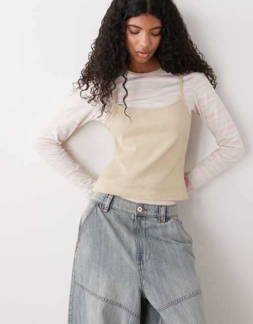 Reclaimed Vintage – Langärmliges, gestreiftes Oberteil in Rosa und Grün mit Camisole in Lagen-Look