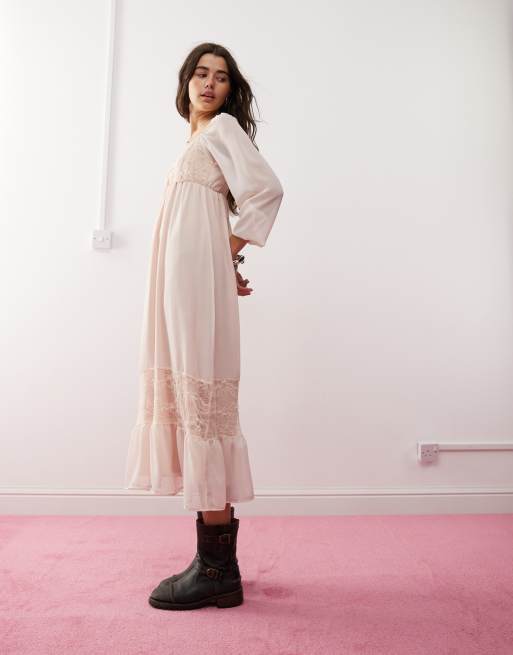 Reclaimed Vintage Langes Boho Kleid in Zartrosa mit Ruschen