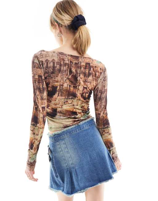 Reclaimed Vintage - Langærmet top med Rom-print og udskåret hals, 2 af 4