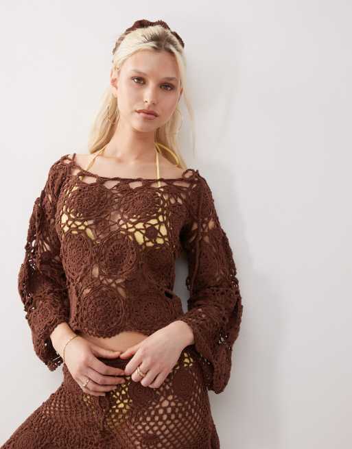 Reclaimed Vintage – Limited Edition – Czekoladowobrązowy ręcznie szydełkowany krótki top z kwiatami 3D, część zestawu 